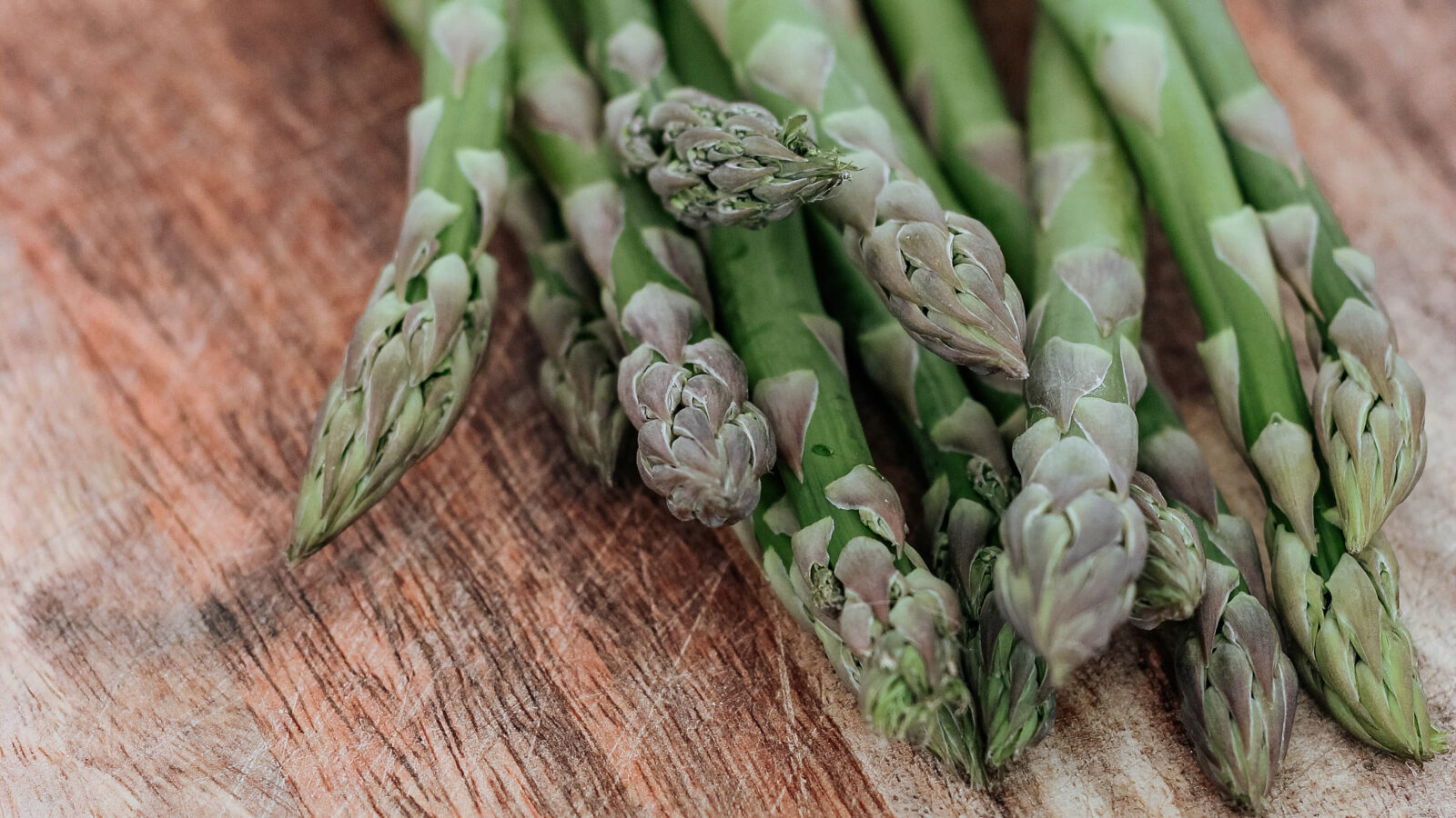 how to pick asparagus
